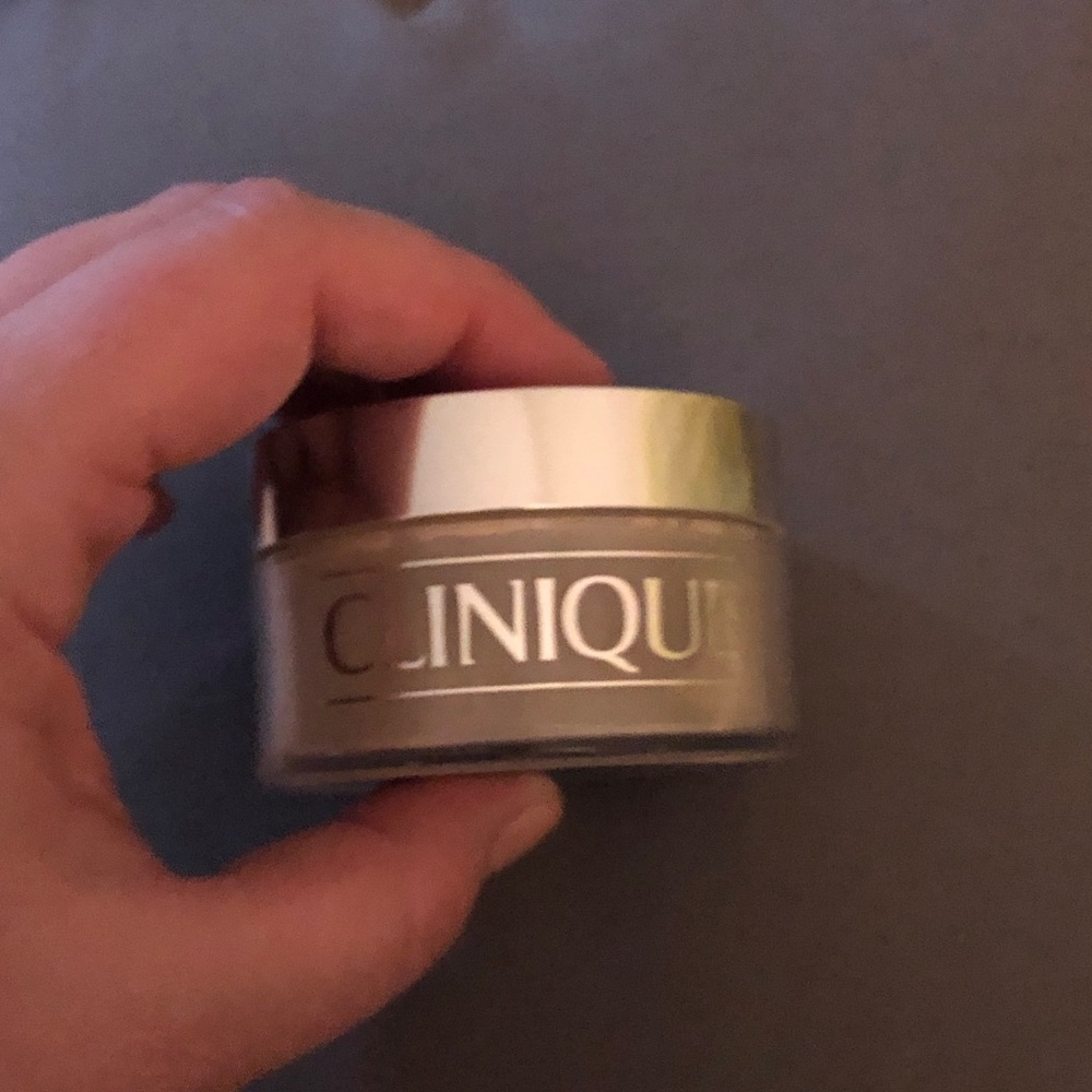 Clinique Blended Powder in Invisible